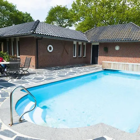 Groepsvilla | 24 Personen Vila *